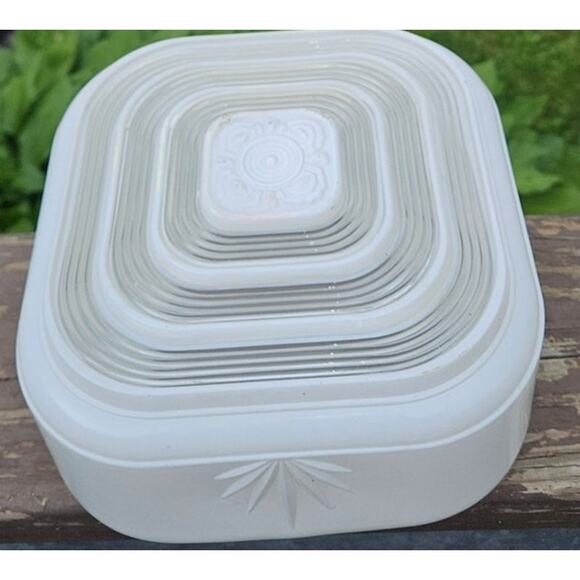 Antique Milk Glass Lamp Shade with Pineapple Design ribbed glass bottom rosette - Picture 4 of 6